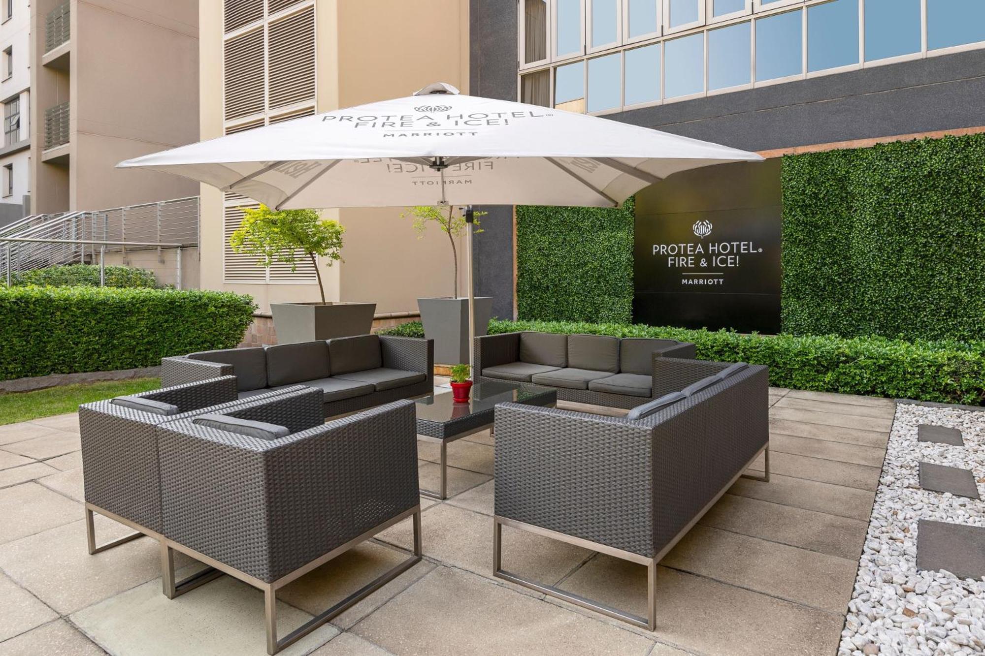 Protea Hotel Fire & Ice! By Marriott Johannesburg Melrose Arch Exterior foto